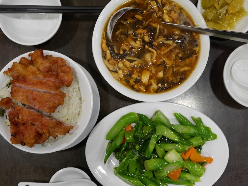 Delicious Kitchen ข้าวหน้าหมูทอดสูตรเด็ดอร่อยล้ำแห่งฮ่องกง