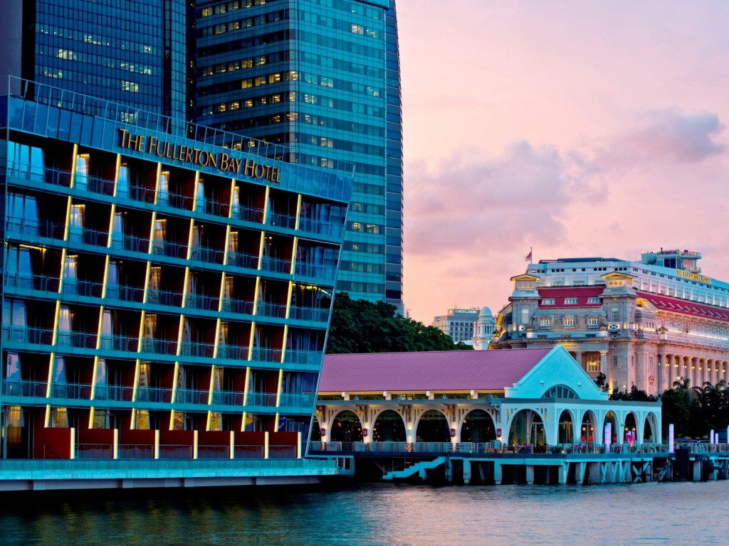 Waterfront-view-of-The-Fullerton-Bay-Hotel-Singapore