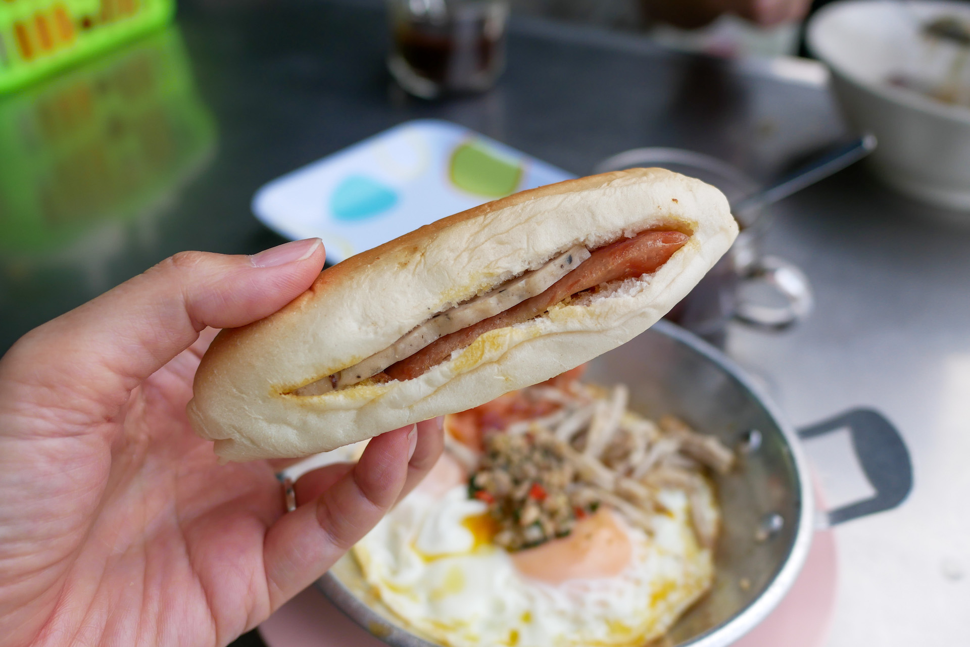 ไข่กะทะ ตอร์ปิโด แห่งหมู่บ้านสัมมากร – กรุงเทพ