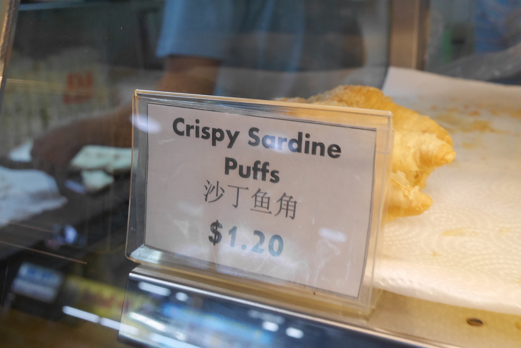 J2 Famous Curry Puff กะหรี่ปั๊พ Michelin Bib เจ้าเดียวของสิงคโปร์ ...