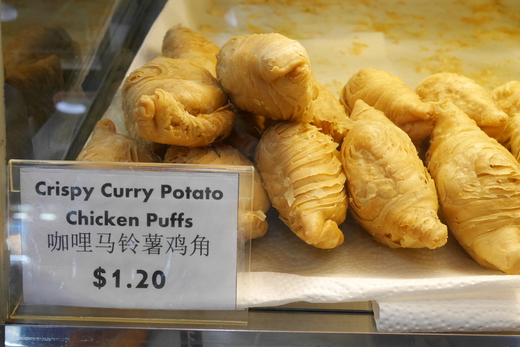 J2 Famous Curry Puff กะหรี่ปั๊พ Michelin Bib เจ้าเดียวของสิงคโปร์ ...